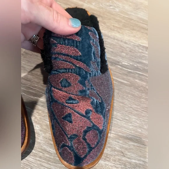 Free People Butterfly Effect Slip Mules/Slippers Wood Bottom Fur Lining Size 38 - Picture 10 of 15